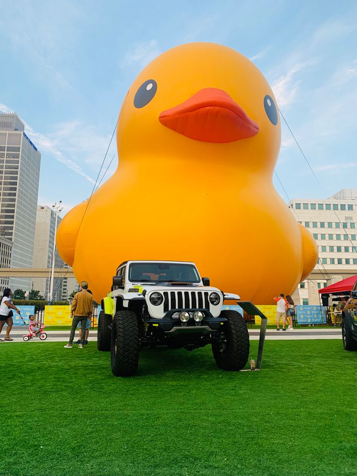 What’s the Deal with ‘Duck Duck Jeep’?